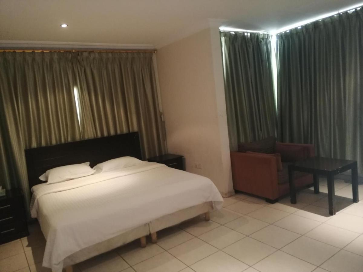 Al Aziziyah Hotel And Suites Khamis Mushait Exterior photo